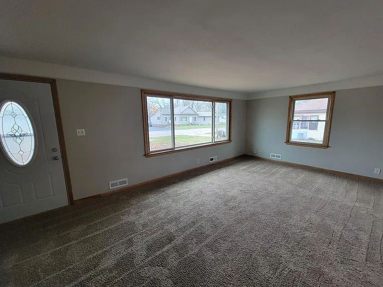 136 Elmwood Ln — Photo 6