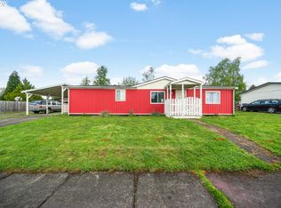 821 E 8th St, Molalla, OR 97038