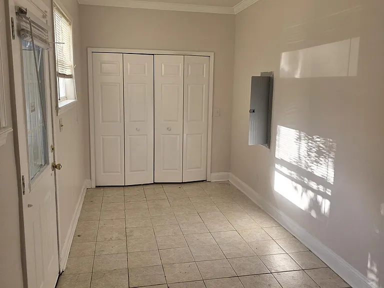 2039 Franklin St — Photo 3