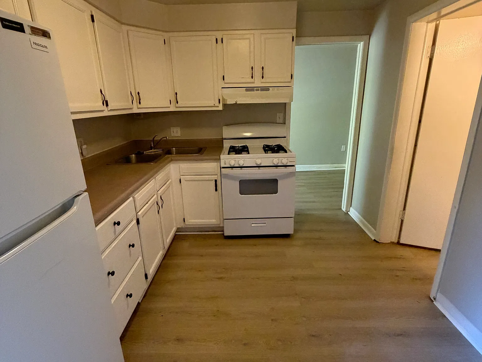 1 bed, 400 sqft, $950 — Photo 4
