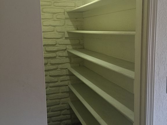 Walk in pantry