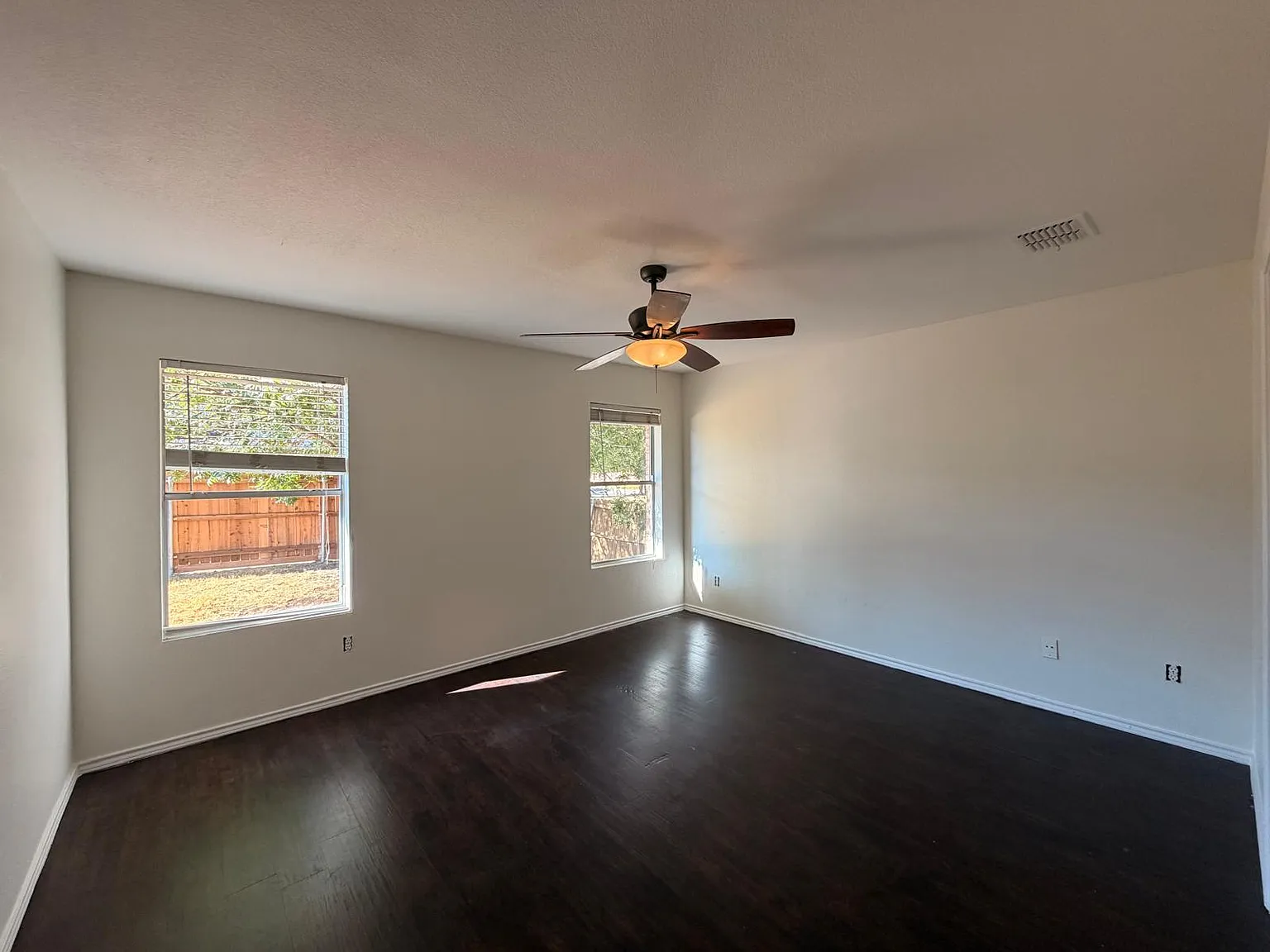 3 bed, 1452 sqft, $1,875 — Photo 2