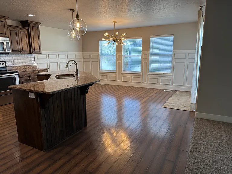 2156 W Thomas St — Photo 10