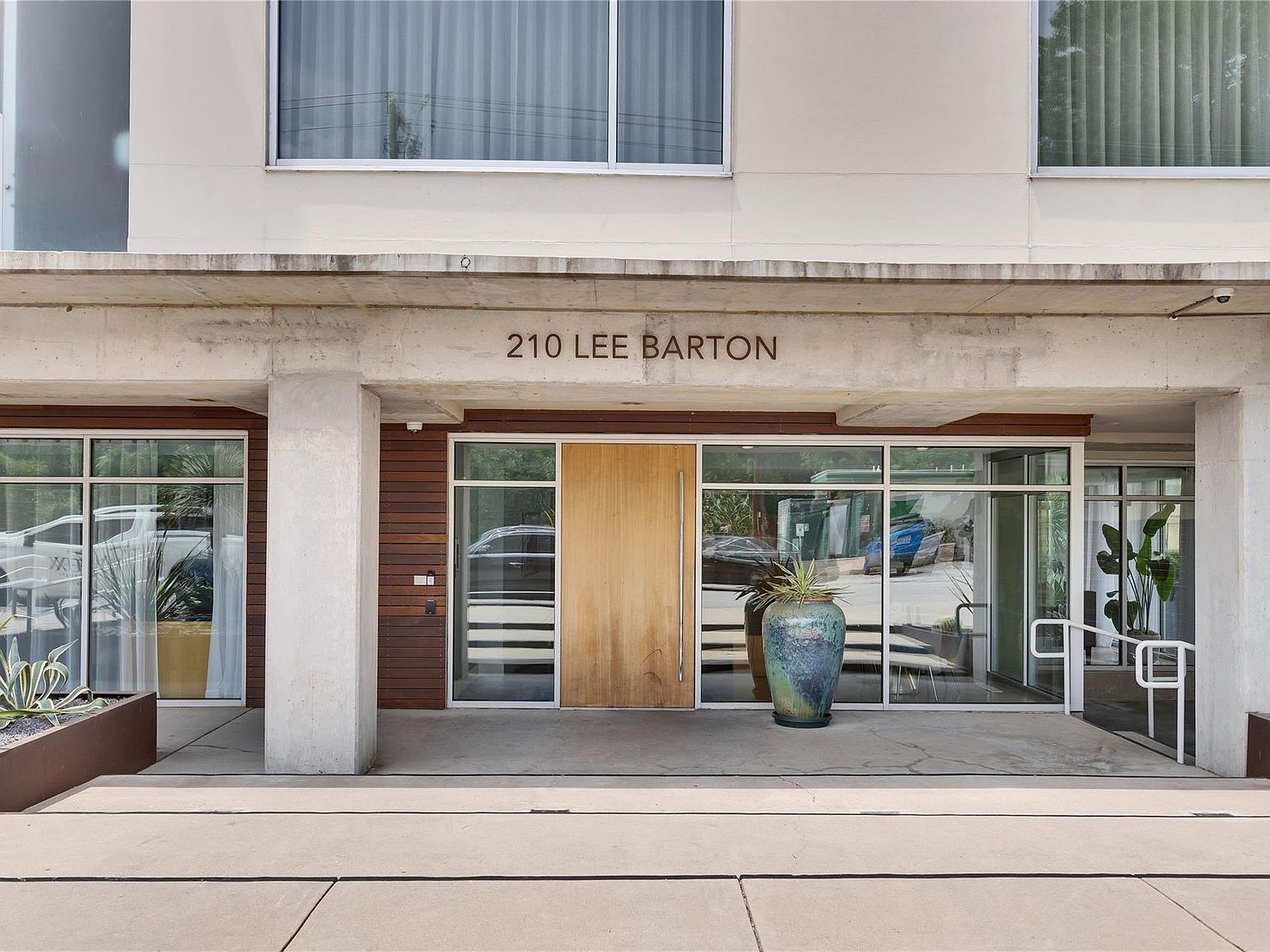 210 Lee Barton Dr #308