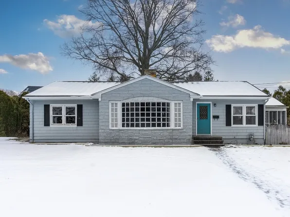 121 Sycamore St, Swansea, MA 02777