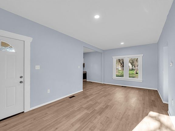 5th image of 523 E 4th St