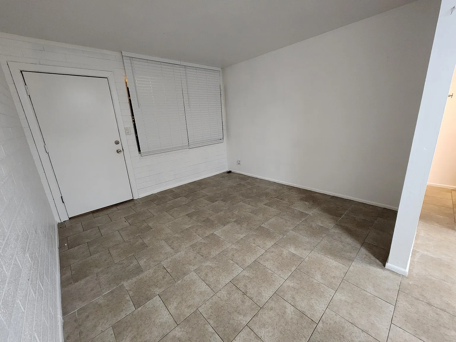 406 Reizen Dr — Photo 2