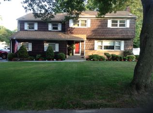 63 Oxbow Rd, Patchogue, NY 11772