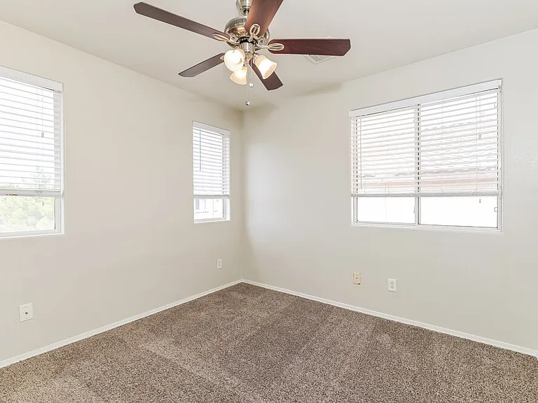 6015 Ambleshire Ave — Photo 13