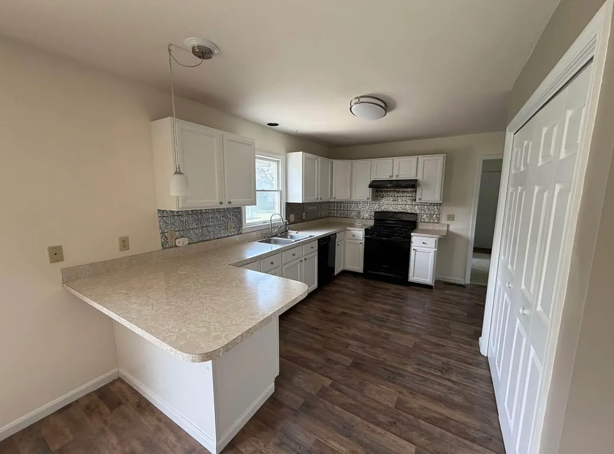 3 bed, 2.5 bath, 1580 sqft, $2,400 — Photo 2