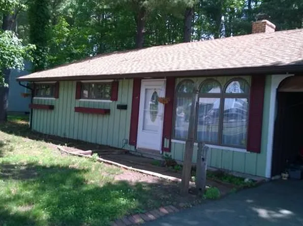 15 Arthur Ave, Enfield, CT 06082