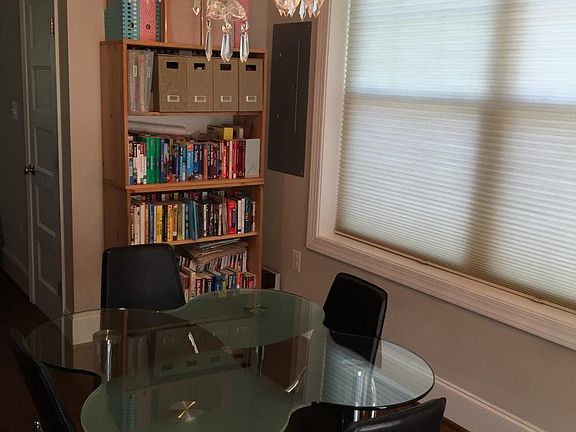 Dining area - view 1