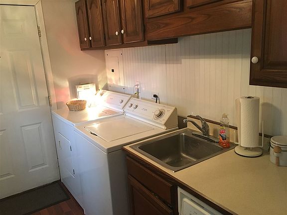 5th image of 33 Gladstone Dr