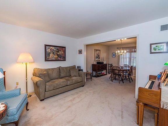 4th image of 120 Meadow Creek Dr