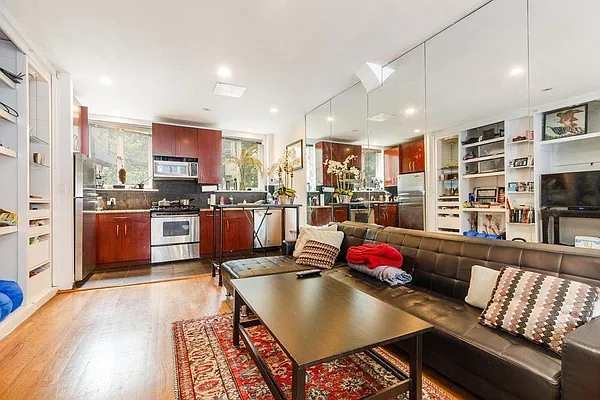 Rented by MNS | media 4