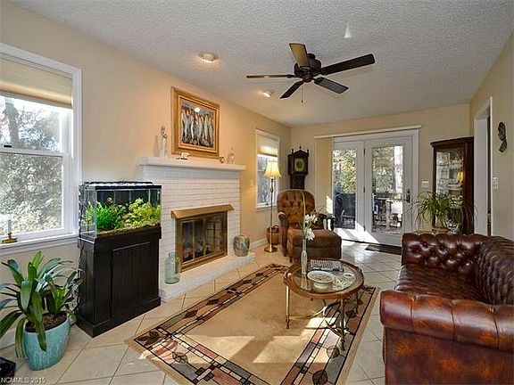 3rd image of 306 Colony Ln