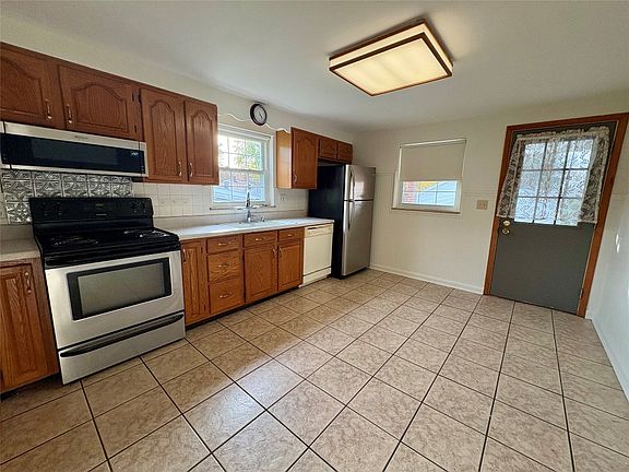 4th image of 517 Hillcrest Ave