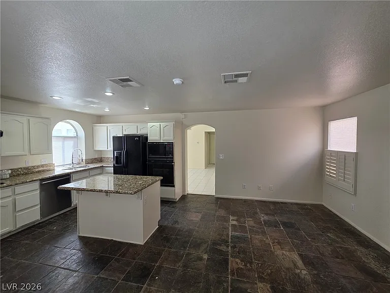 8008 Dover Shores Ave — Photo 11
