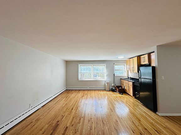 3rd image of 36 Duncan Ave #22H