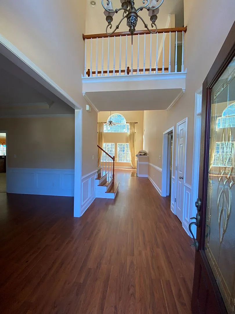 1002 Dorset Lane in the Highgrove Community — Photo 2