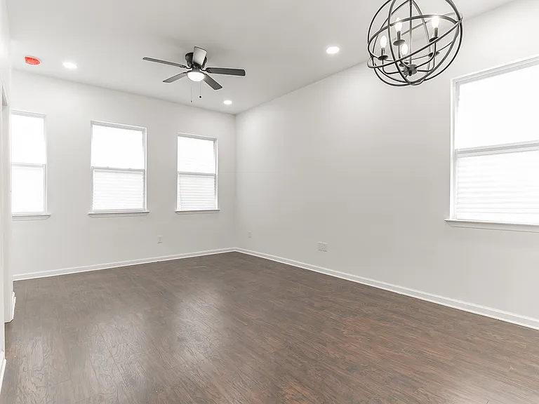 1504-06 Touro St — Photo 5