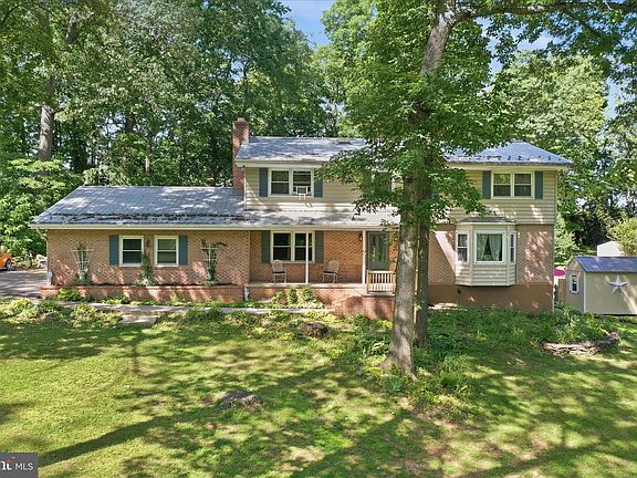 2nd image of 1084 Ridge Rd S