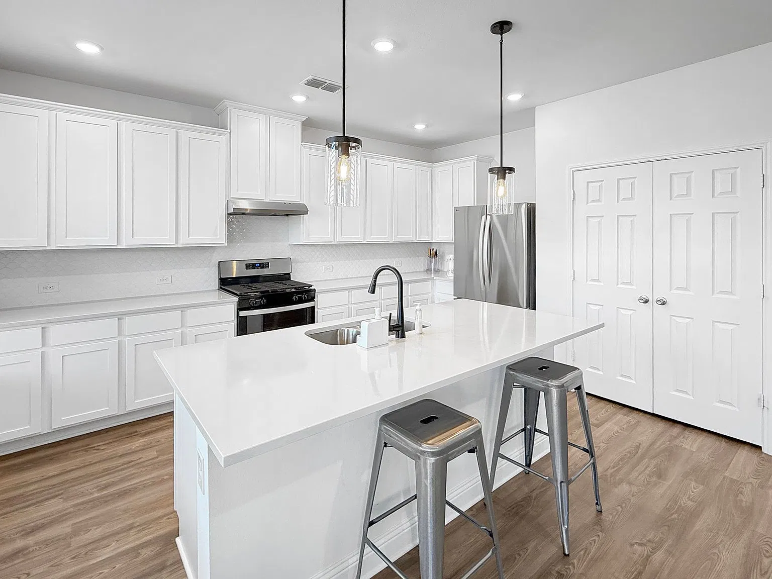 3 bed, 2.5 bath, 2800 sqft, $2,800 — Photo 4