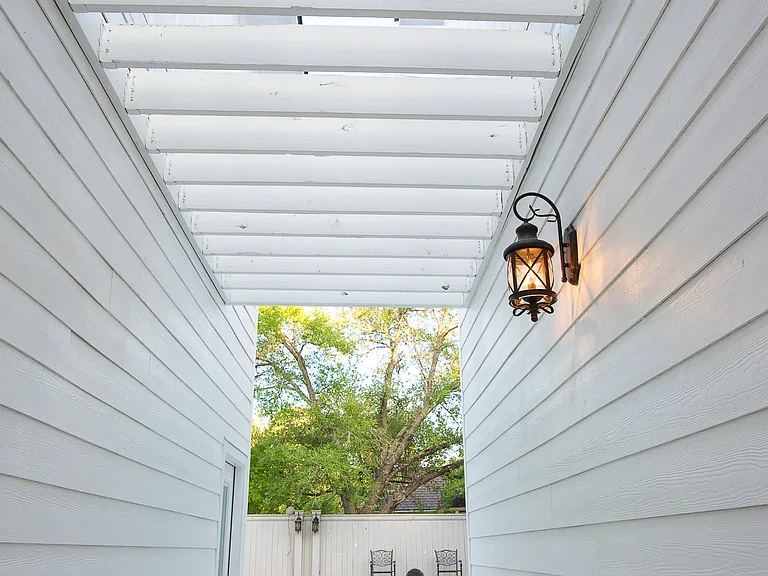701 Hereford St #A — Photo 16