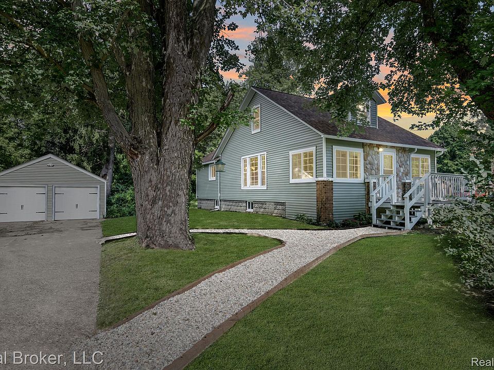 1st image of 2297 Meadow St