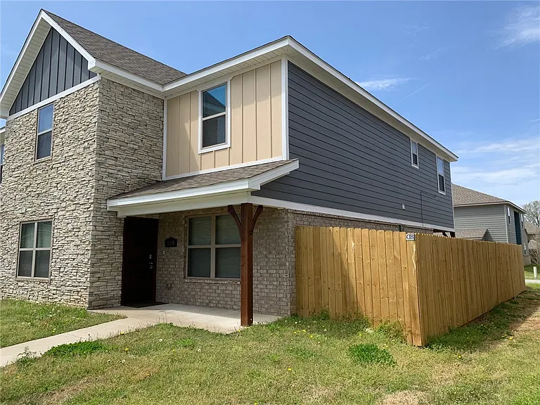 1349 N Corsica Dr — Photo 2