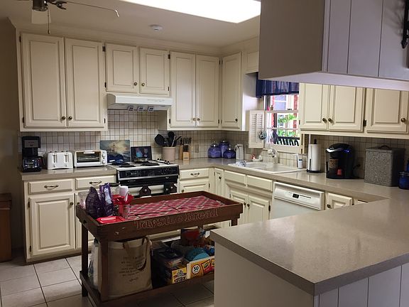 Kitchen with lots of cabinet