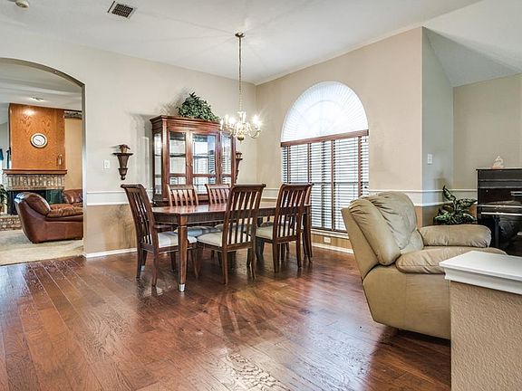 5th image of 825 Tealwood Cir