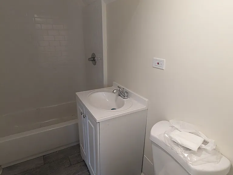 7042 S Kimbark Ave #3 — Photo 2
