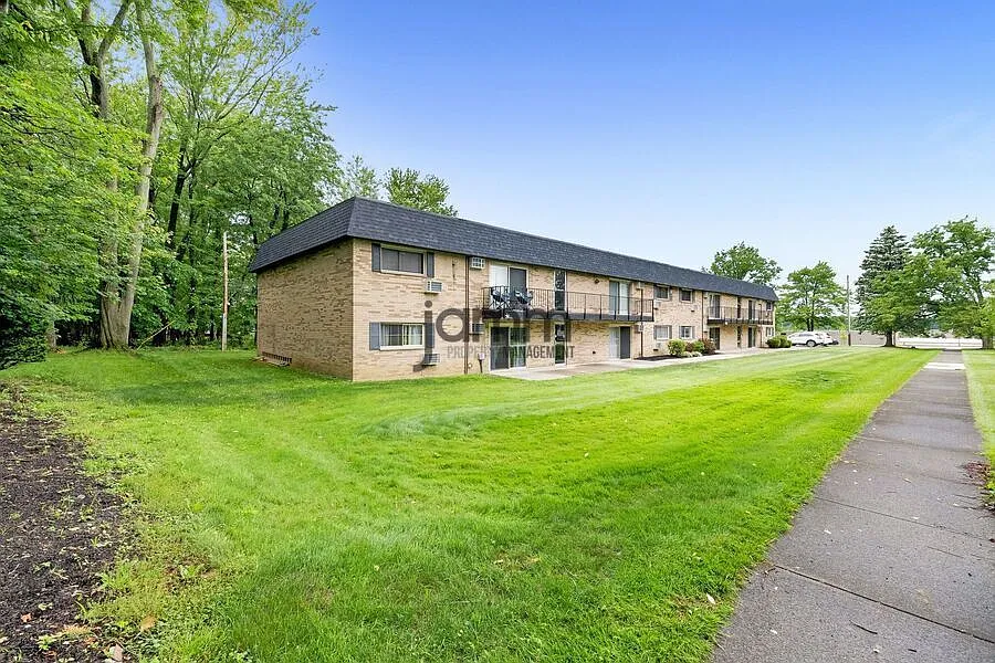 Furnished 1 Bedroom 1 Bathroom Unit — Photo 2