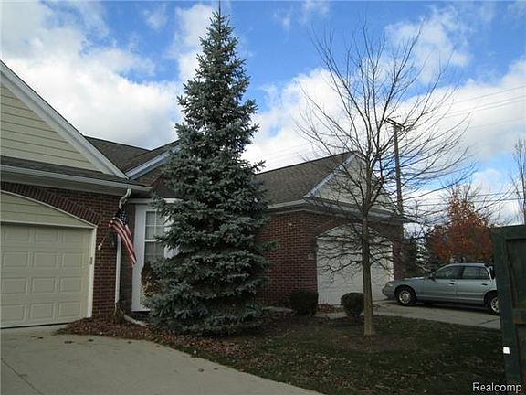4th image of 1806 Maple Park Dr E