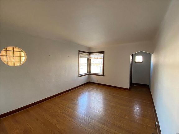 3rd image of 6376 Bancroft Ave