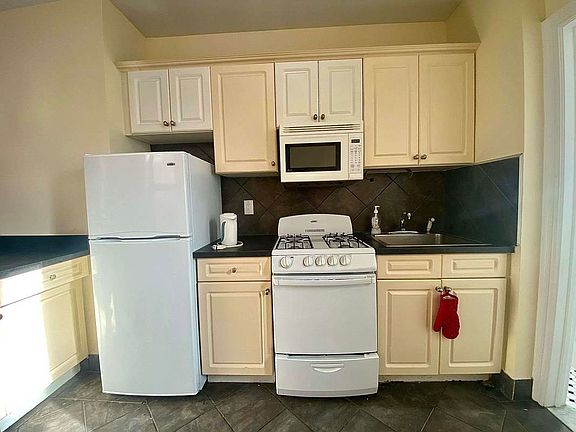 2nd image of 424 E 162nd St APT 2W