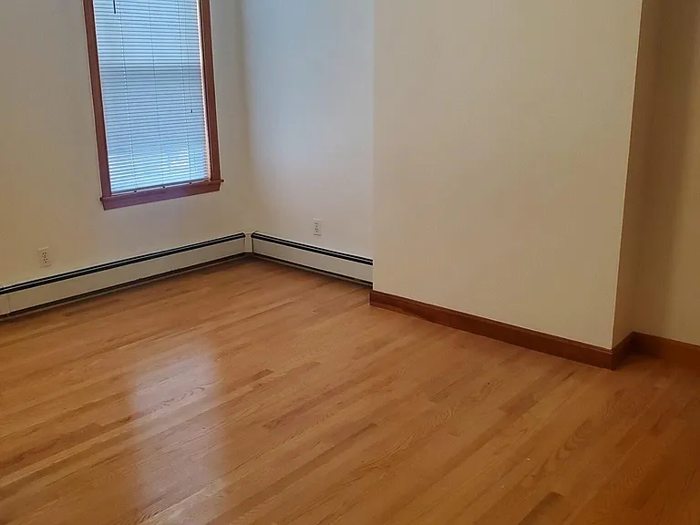 4 Dighton St — Photo 10