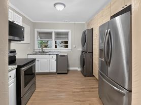 1123 E 70th St, Savannah, GA