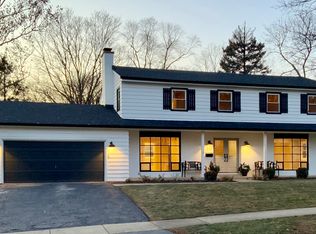 233 S Charles Ave, Naperville, IL 60540