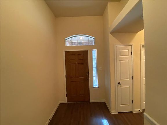 2nd image of 1002 Mesquite Hollow Pl