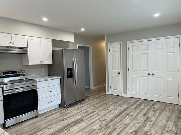 3rd image of 119 Racefield Dr