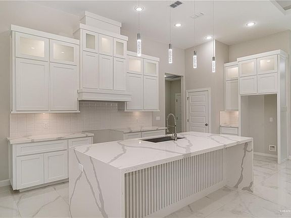 5th image of 2812 Arboledas Dr