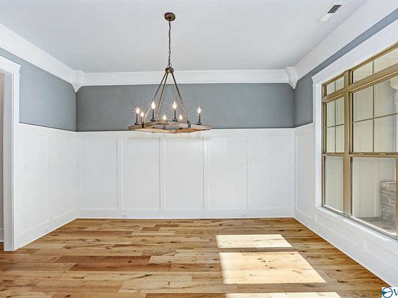 5th image of 123 Railway Ln SE
