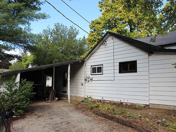 5th image of 147 Douglas Ave