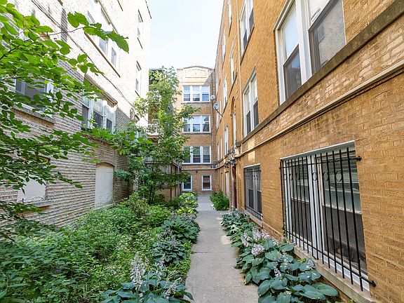 2nd image of 852 1/2 W Agatite Ave APT 1