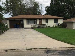 204 University St, Pella, IA 50219