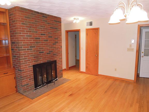 4th image of 4040 Trail Dr