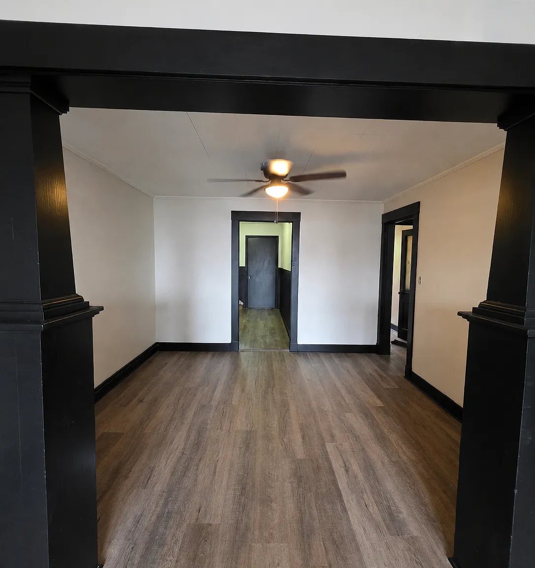 3 bed, 1.0 bath, $1,600 — Photo 2