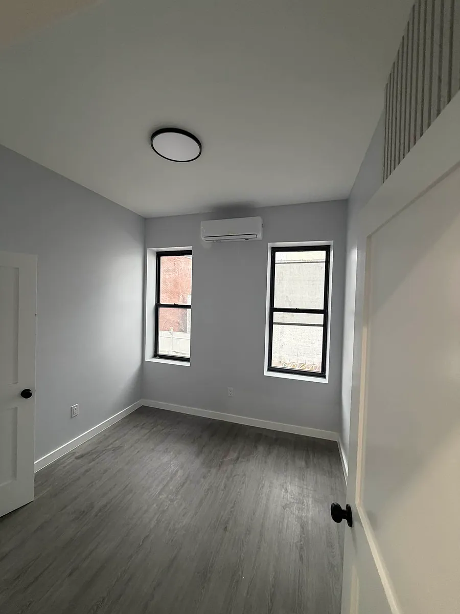 Building Photo - 129 Beadel St #2